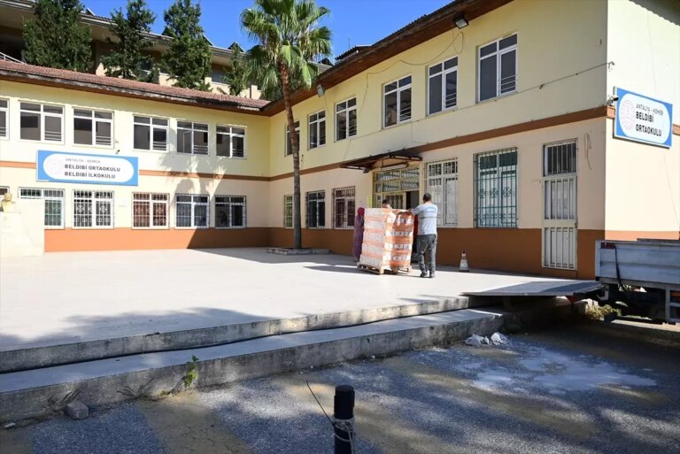 kemer belediyesinden ogrencilere kirtasiye destegi FVOHHK5O