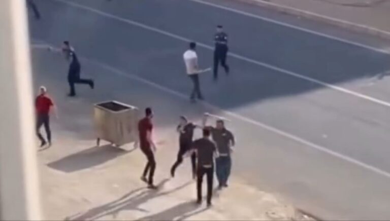 tasli sopali bosanma kavga 4 kisi yaralandi 3DhNn317