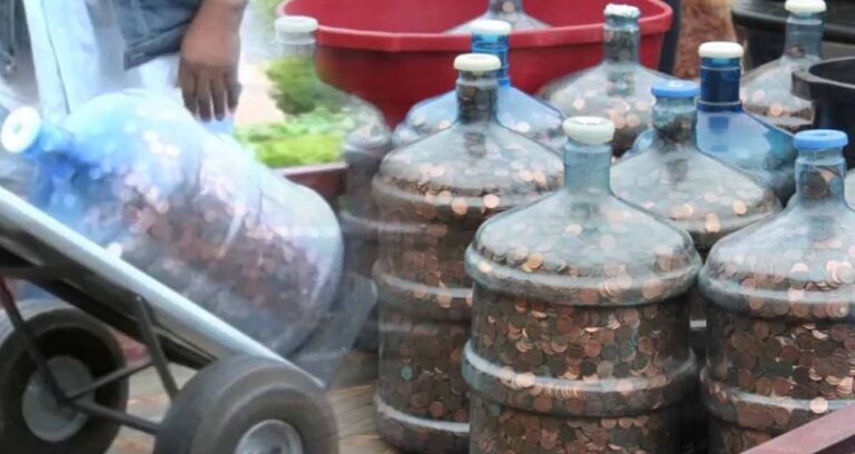 45 yil boyunca tam 15 damacana dolacak bozuk para biriktirdi evde yer kalmayinca solugu bankada aldi iste topladigi miktar 56yyehi8