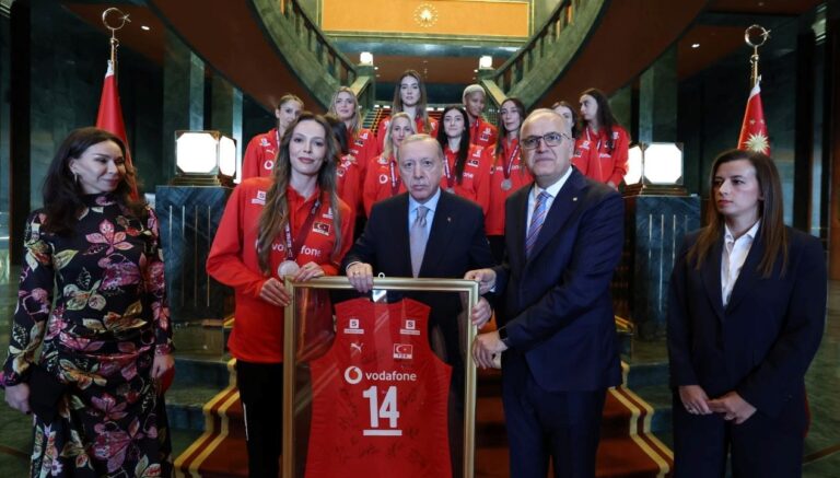 cumhurbaskani erdogan a milli kadin voleybol takimini kabul etti ZSfRi1kK