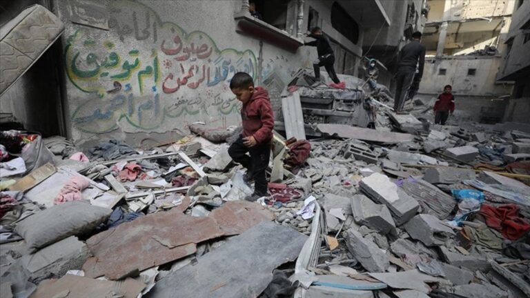 gazzede kitlik alarmi 43 bin cocuk ve 55 bin hamile kadin TBdKu15s