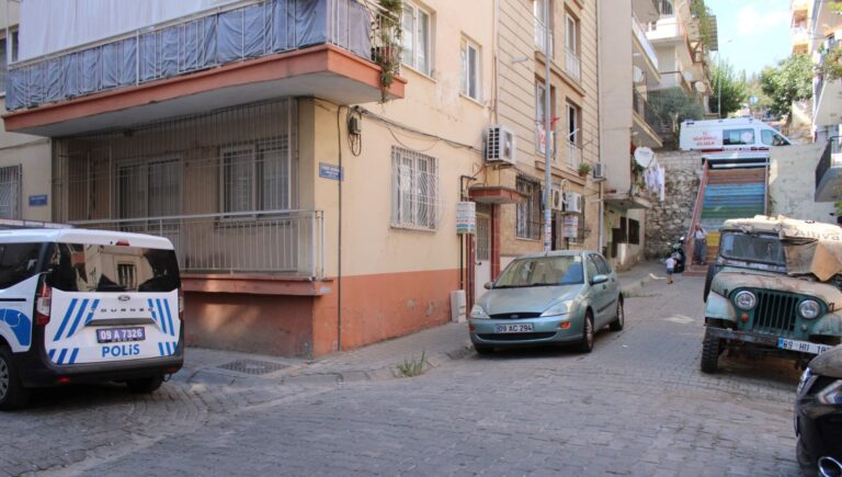 kapinin onune koyulan cop ekipleri harekete gecirdi LngZk85O