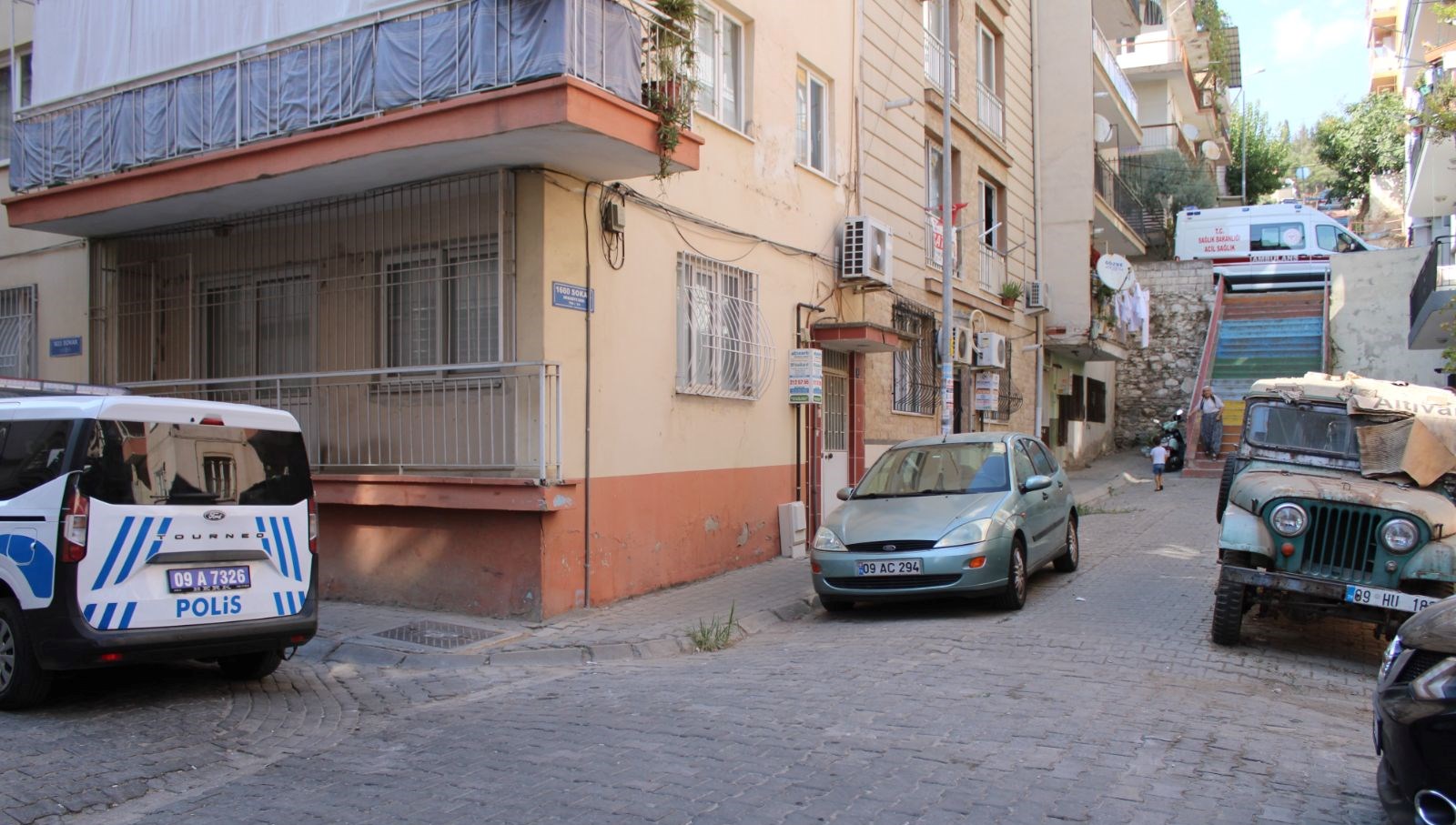 kapinin onune koyulan cop ekipleri harekete gecirdi LngZk85O