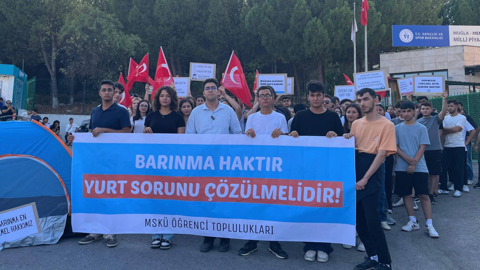 muglada ogrenciler barinma sorununun cozulmesi icin yetkililere seslendi catisiz kalmak kabul edilemez rWXYWuDa