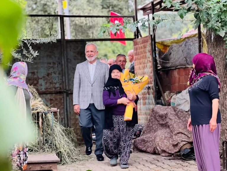 sehit ailesine ziyaret ve anlamli hediye N8gQ8jaX