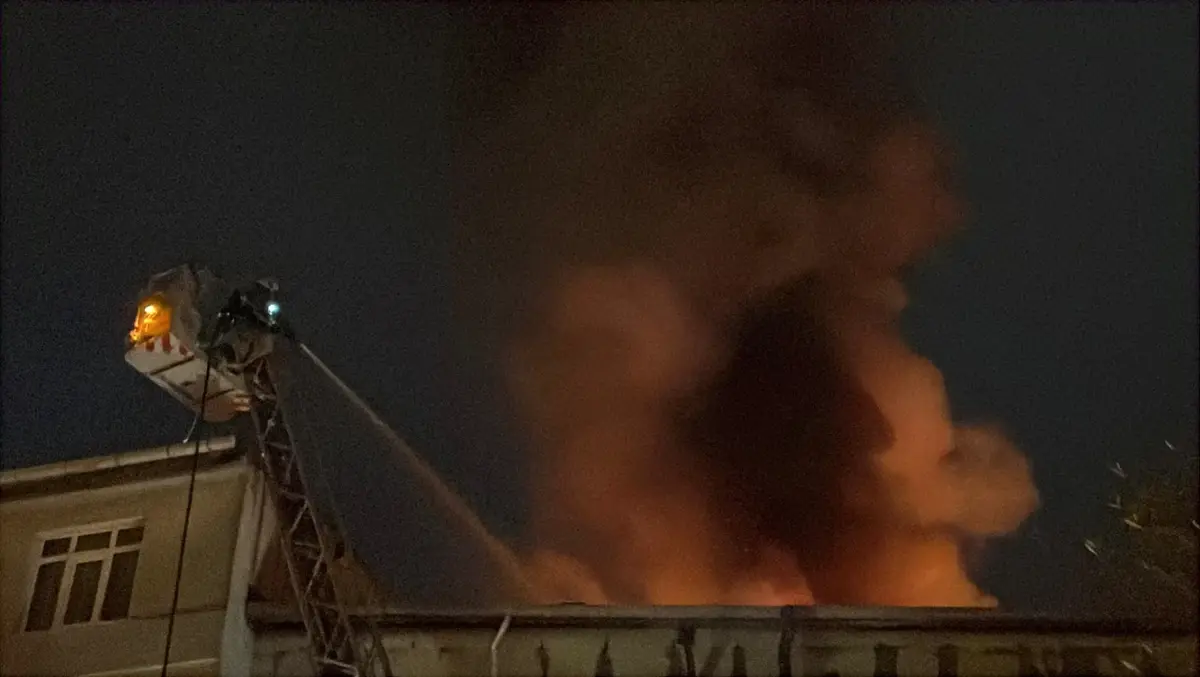 beyoglunda yangin kundaklama suphesi vz6wlyDI.jpg