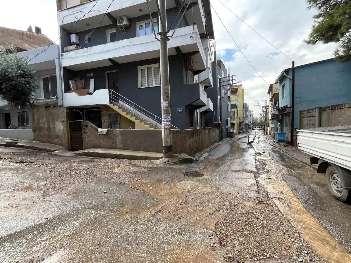 izmirde saganak yagis sonrasi sokaklar gole dondu KlmwlP7R