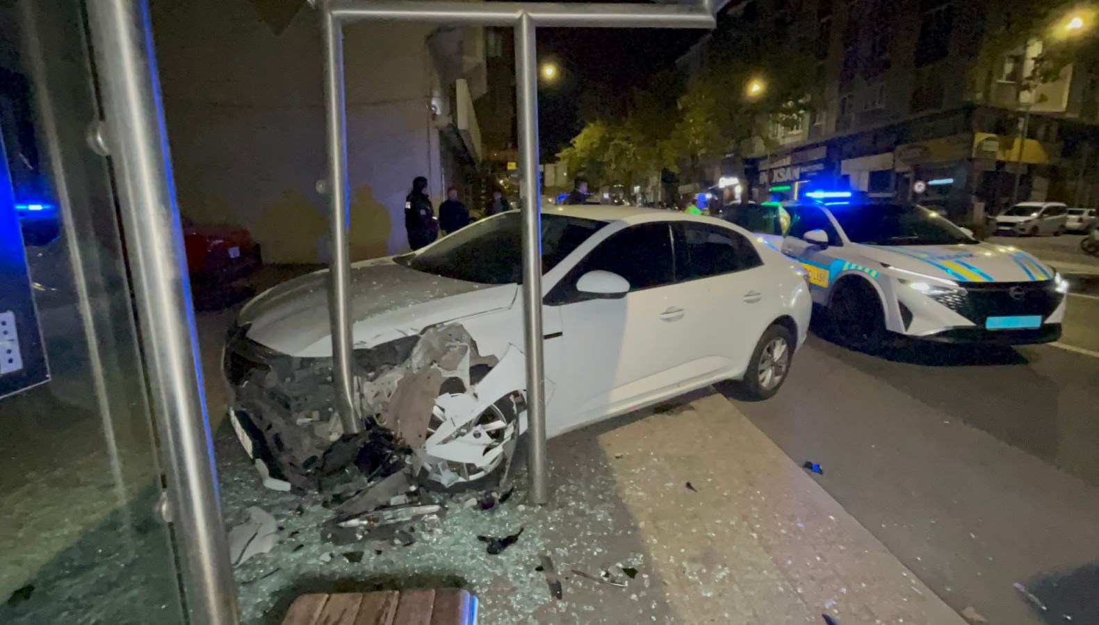 polisten kacan alkollu surucu duraga daldi mXRQvS2c.jpg