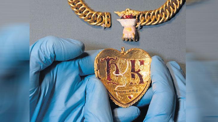 tudor kalbinin pesinde RD93CK4f.jpg