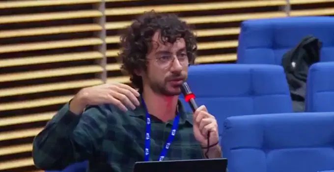 ab toplantisinda gazze sorusu soran gazeteci isinden oldu NtuvJmVe.png