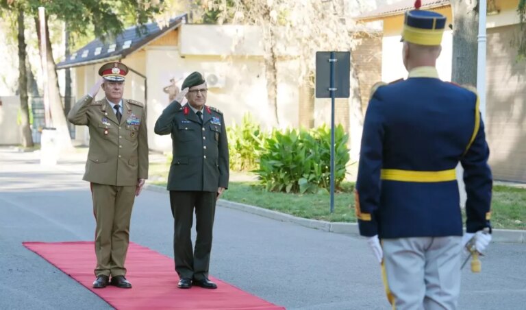 tokel romanyada askeri temaslarda bulundu lSeVmppn.jpg