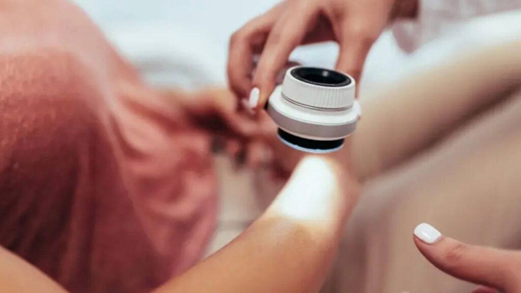 kanser-tedavisinde-devrim-ameliyatsiz-cilt-kanseri-tedavisi-saglayan-akilli-bant-gelistirildi-mRC3bPNi