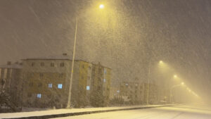 sarikamisa-kis-geri-dondu-kar-kalinligi-15-santimetreyi-asti-Ij3GvcZf