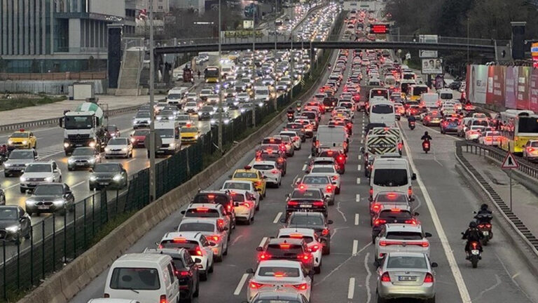 icisleri-bakani-ciftci-trafik-kazalarindaki-can-kayiplari-azaliyor-VWeXiSeK