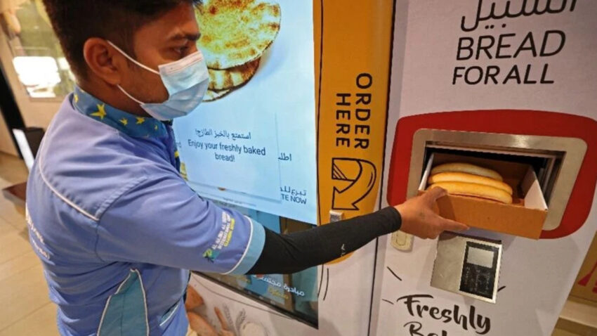 Para istemiyor 24 saat herkese ucretsiz ekmek dagitiyor Cp98iRDb