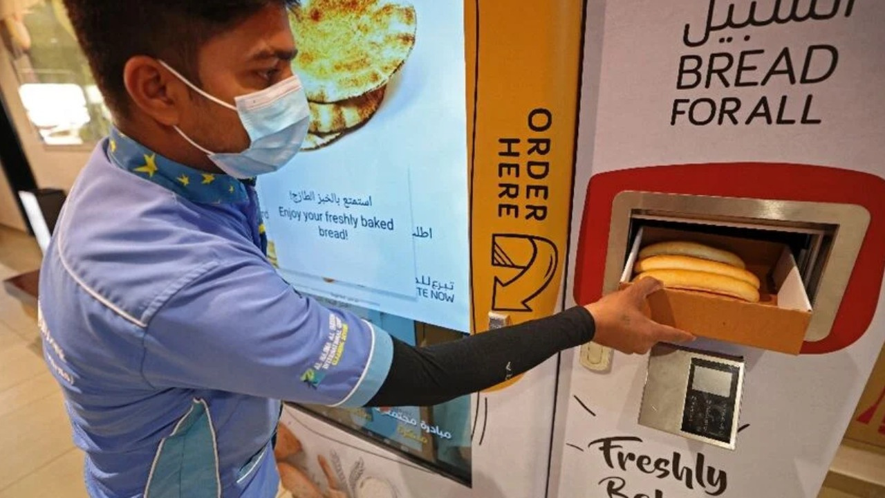 Para istemiyor 24 saat herkese ucretsiz ekmek dagitiyor Cp98iRDb